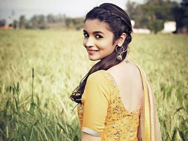 Which hair style suits on ethnic wear? - Quora