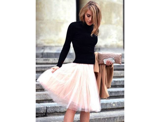 Different Ways To Style Skirts And Sweaters During Winter