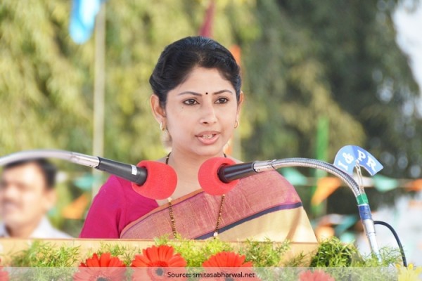 smita-sabharwal-ias-first-lady-ias-appointed-to-chief-minister-office