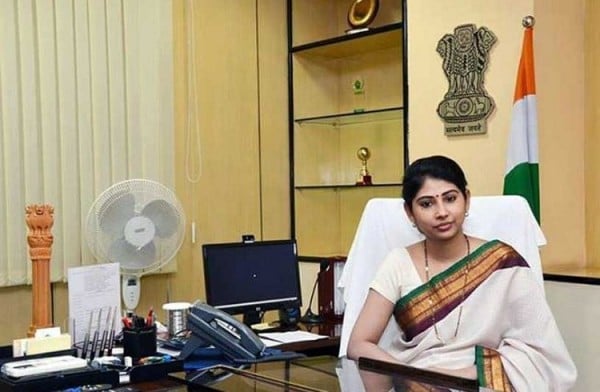 smita-sabharwal-ias-first-lady-ias-appointed-to-chief-minister-office