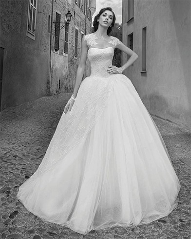 A Sneak-Peak Flaunting The Famous Alessandra Rinaudo Wedding Dresses