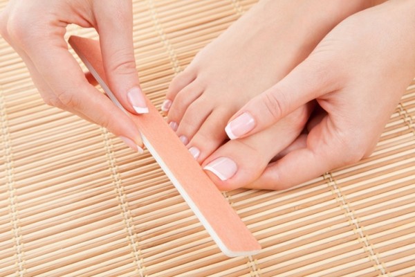 7 Fabulous French Pedicure Ideas & Tips For Glowing Nails Instantly!