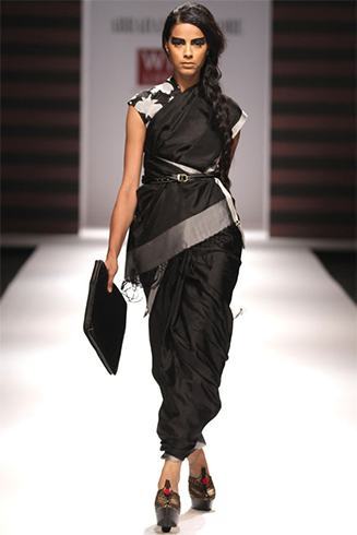 Tips And Tricks On How To Style Black Saree