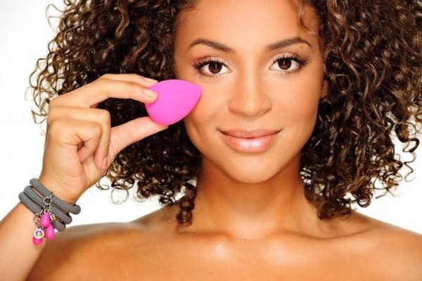 Makeup Tips For Oily Skin: Get It Right With Our Handy Tips!