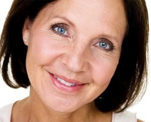 Professional Makeup Tips For Older Women Who Use Minimal Makeup