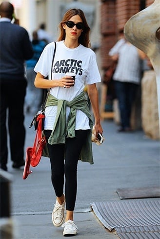 How To Wear An Oversized T-shirt With Leggings Women's