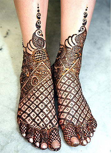 15+ Mehndi Designs For Legs: The Perfect List For a Bride-To-Be!
