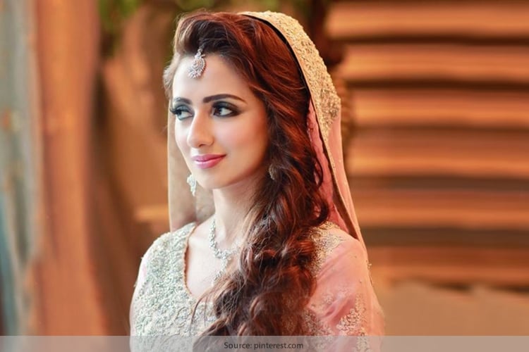 Photo pose  Pakistani wedding hairstyles Saree hairstyles Hairstyles for  gowns