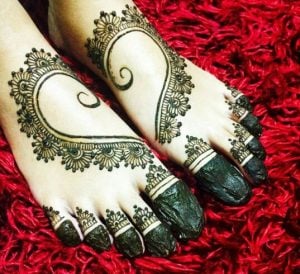 10 Heart Shaped Mehndi Designs For your Loved Ones