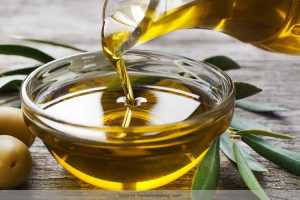 16 Proven Benefits Of Olive Oil (Jaitun Ka Tel) For Skin, Hair, And Health