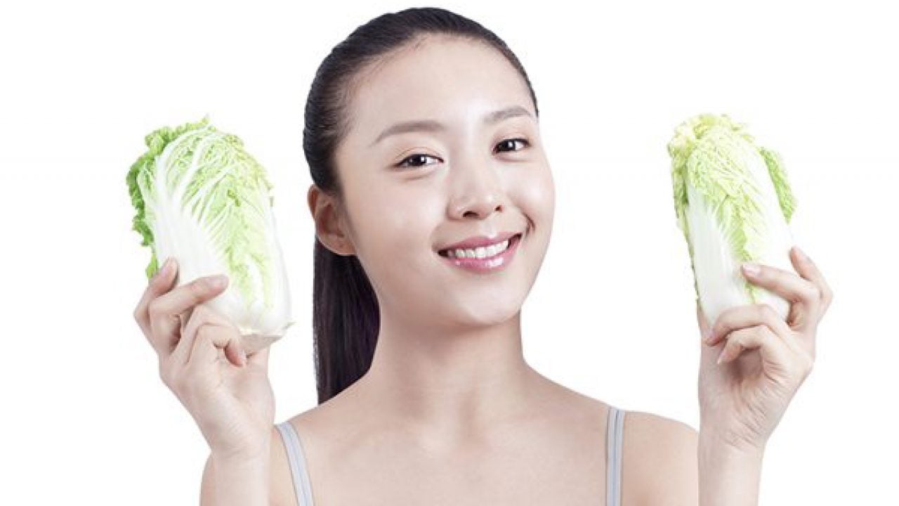 Women Are Putting Cabbage Leaves On Their Breasts The Reason Will Make You Happy