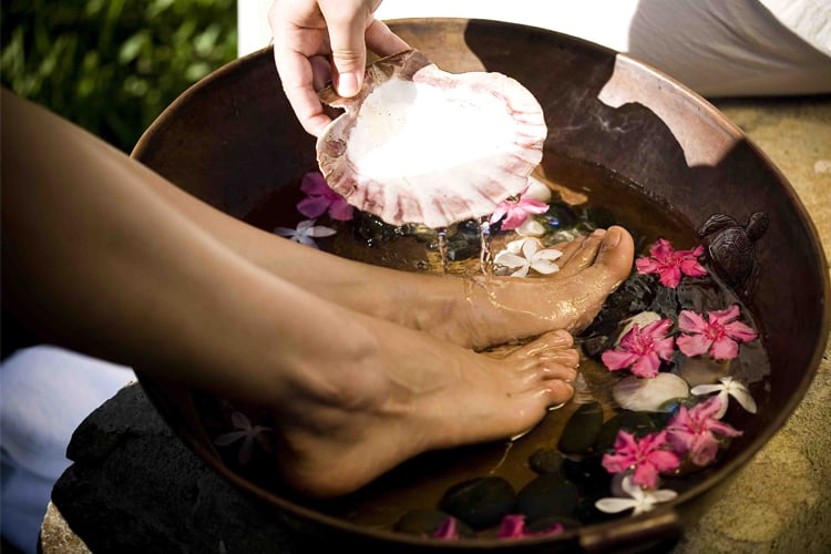 Fancy A Foot Spa At Home? Here Are 5 Interesting DIY Friendly Spas!