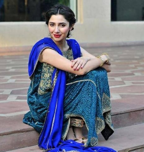 Mahira Khan Age, Height, Weight, Husband, Daughter, Wiki and Biography