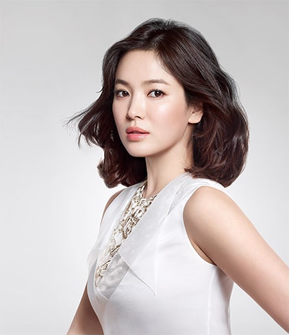Top 15 Beautiful Asian Women Gifted With Beauty, Elegance And Mind!